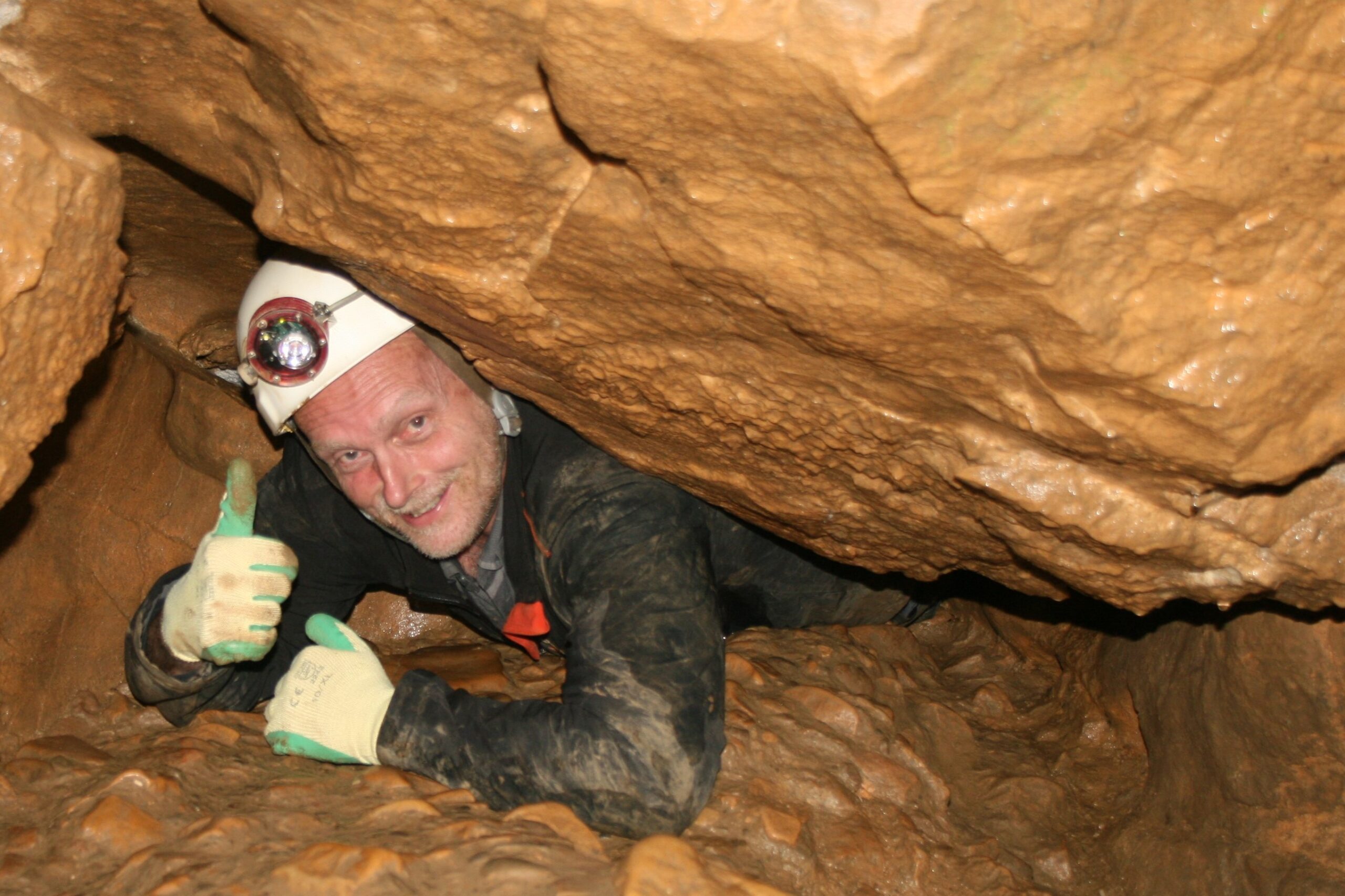 Geri Amacher: Daumen hoch für eine weitere gelungene Höhlen-Expedition.