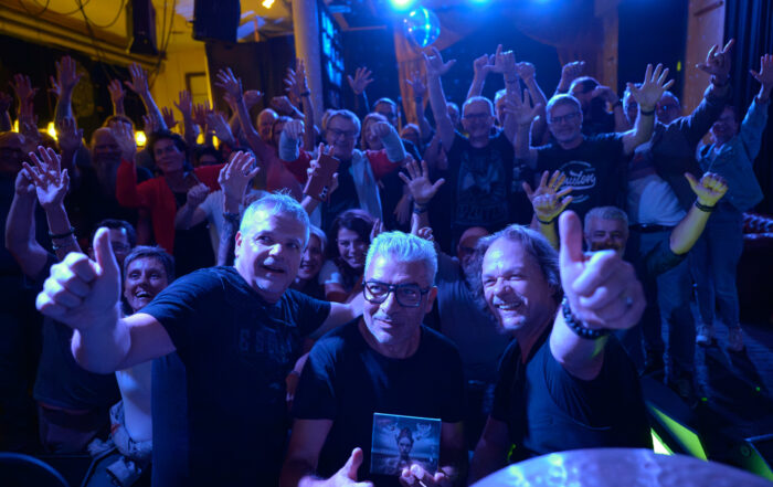 In grosser Feierlaune: Walo Bortoletto (Bass), Biagio Anania (Drums) und Marco Predicatori (Vocals und Gitarre)